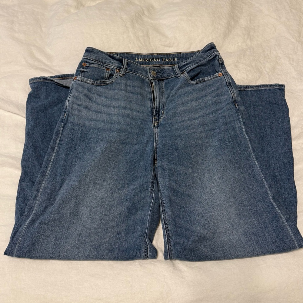 AE Dreamy Drape Stretch
Super High-Waisted Baggy
Wide-Leg Jean